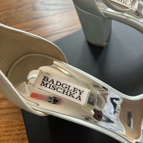 NEW Badgley Mischka Aqua Block Heels Size 8.5 - Picture 3 of 9